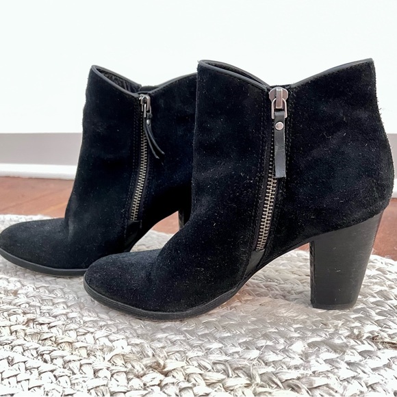 Cole Haan Hayes Ankle Boot in Black Nubuck (size 6.5). Good condition - Picture 2 of 4